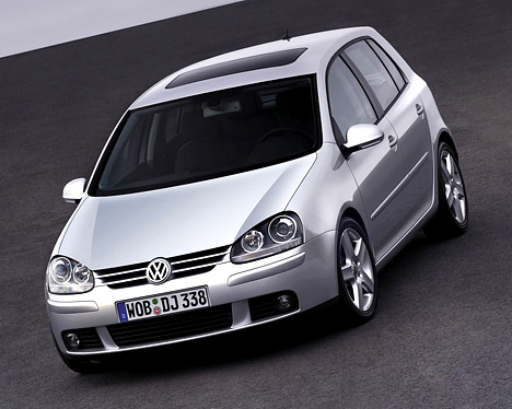 Главное оружие Volkswagen в борьбе за покупателей, родоначальник целого класса имени себя, в 2004 году появился VW Golf пятого поколения.