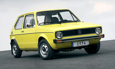Знаменитый VW Golf, единственный автомобиль марки Volkswagen, сумевший побить рекорд Beetle по уровню продаж.