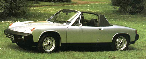 Результат совместной работы с Porsche — спортивный автомобиль 914 с кузовом тарга, тоже не сыскал особой любви покупателей.