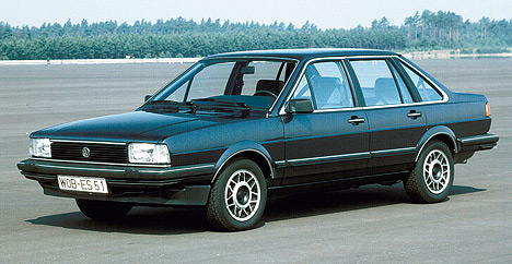 Созданный на базе Passat, Volkswagen Santana оснащался мощным по тем временам двухлитровым пятицилиндровым мотором.