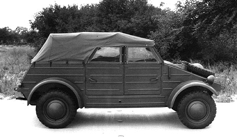 Во время войны завод Volkswagen был переориентирован на призводство военной техники. Такой, как легковой вездеход Kubelwagen (type 82).